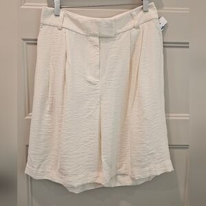 Women's Ivory Bermuda Shorts Sz 6